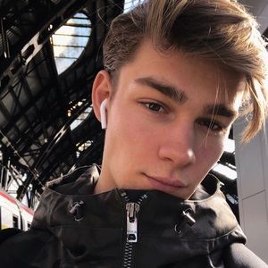 Meet your Posher, Eric